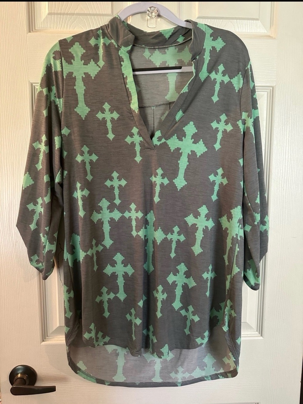 Boutique top green/grey w/crosses top size large